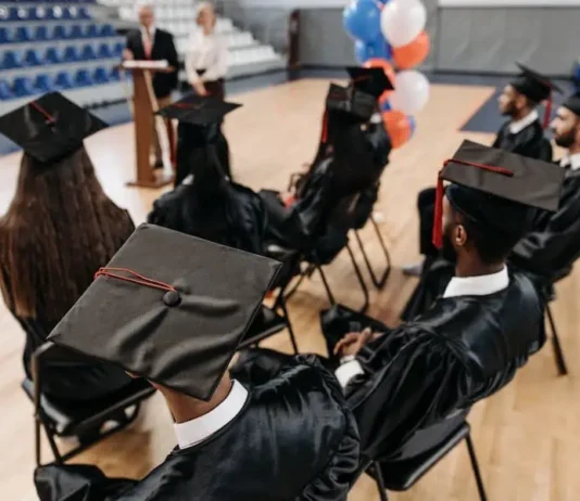 Why Young College Graduates Still Flock To Wall Street? Why Young College Graduates Still Flock To Wall Street