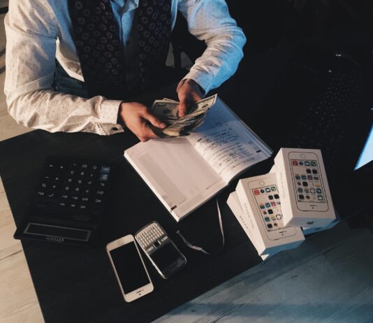 Understanding The Benefits Of Outsourcing Bookkeeping: How Tech-Savvy Bookkeepers Can Save You Time And Money Understanding The Benefits Of Outsourcing Bookkeeping