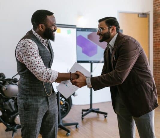 Navigating Your First Trades: Expert Tips For New Investors Expert Tips For New Investors