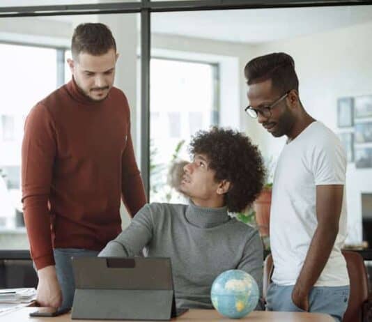 Cutting Costs, Boosting Productivity: Essential Money-Saving Tech For Remote Teams Cutting Costs, Boosting Productivity